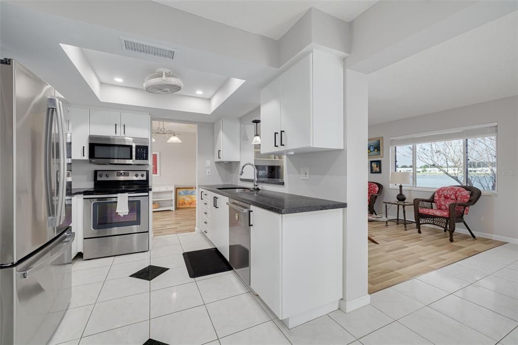 На продажу: $400,000 (2 спален, 2 ванн, 1647 Квадратных фут)