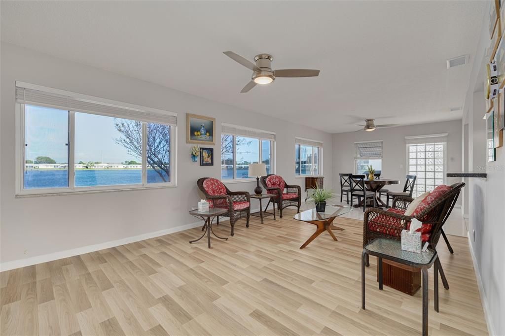 На продажу: $400,000 (2 спален, 2 ванн, 1647 Квадратных фут)