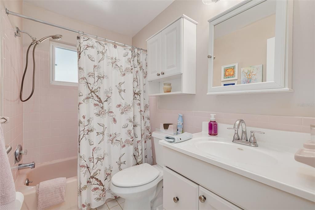 На продажу: $400,000 (2 спален, 2 ванн, 1647 Квадратных фут)