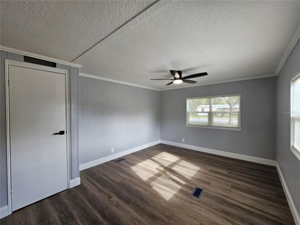 For Sale: $279,000 (3 beds, 2 baths, 1800 Square Feet)