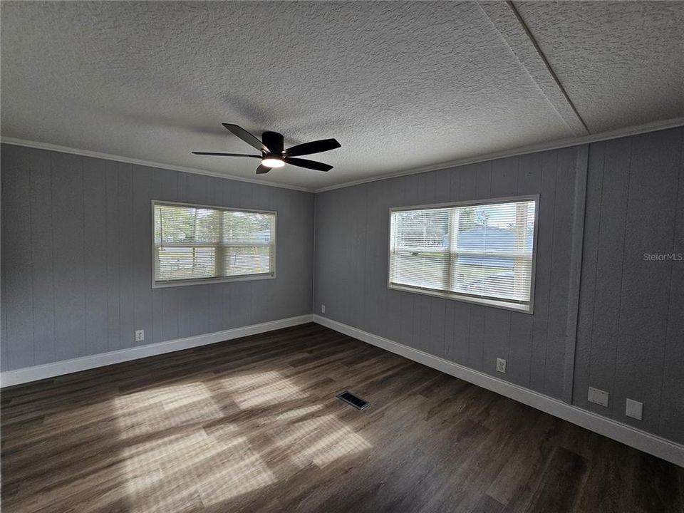 For Sale: $279,000 (3 beds, 2 baths, 1800 Square Feet)