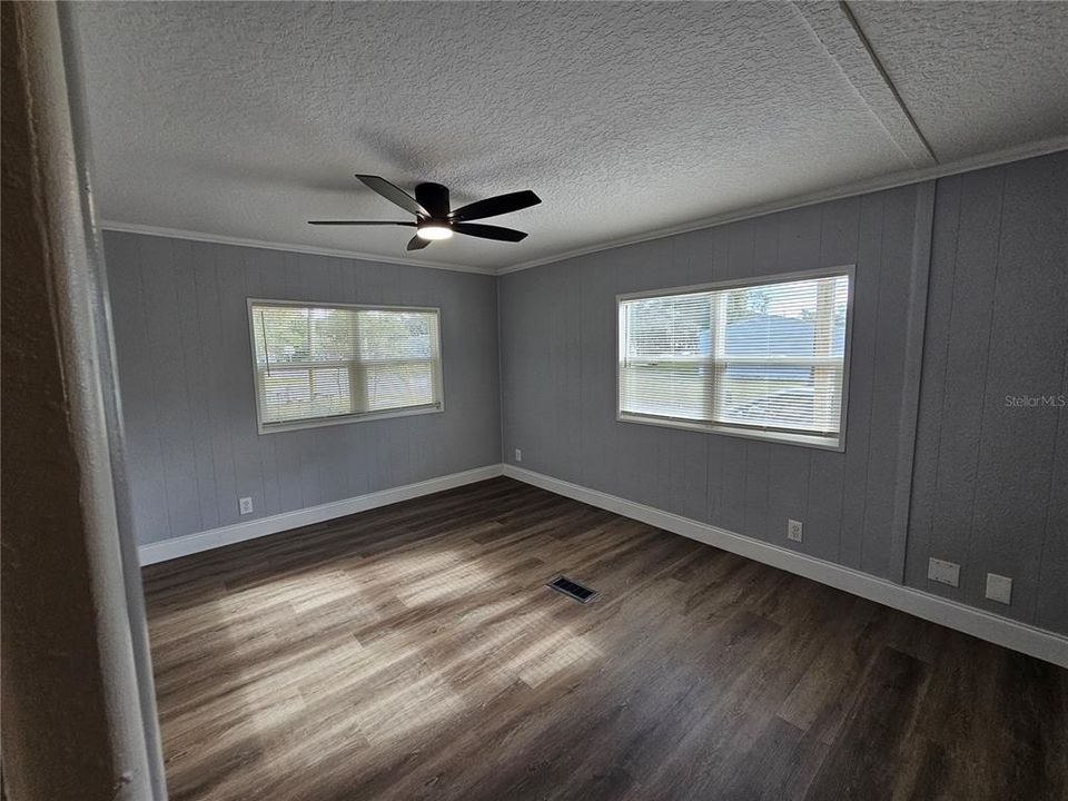 For Sale: $279,000 (3 beds, 2 baths, 1800 Square Feet)