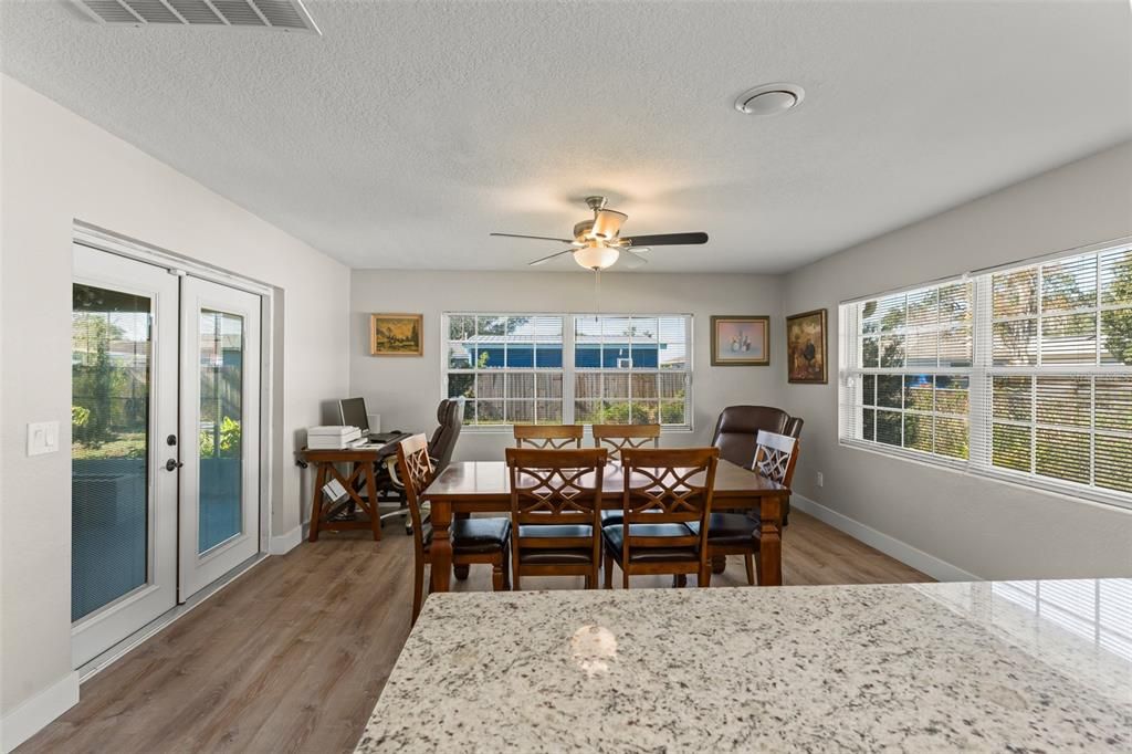 For Sale: $350,000 (2 beds, 2 baths, 1424 Square Feet)