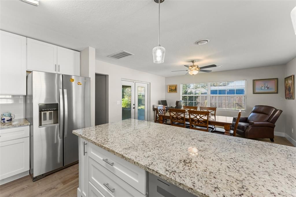 For Sale: $350,000 (2 beds, 2 baths, 1424 Square Feet)