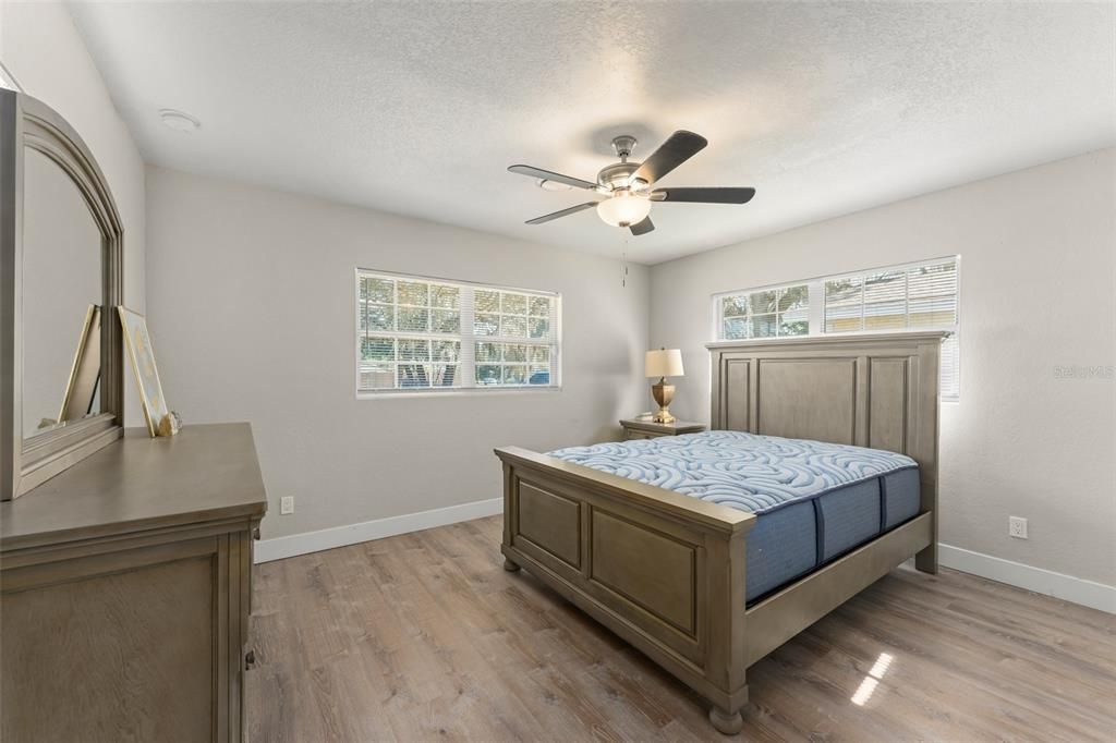 For Sale: $350,000 (2 beds, 2 baths, 1424 Square Feet)