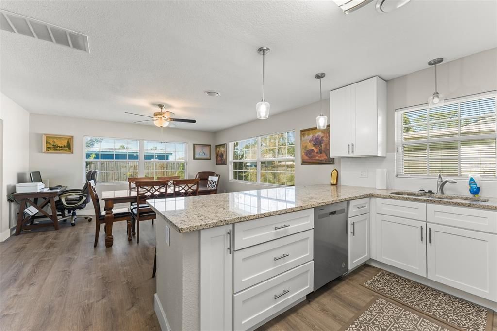 For Sale: $350,000 (2 beds, 2 baths, 1424 Square Feet)