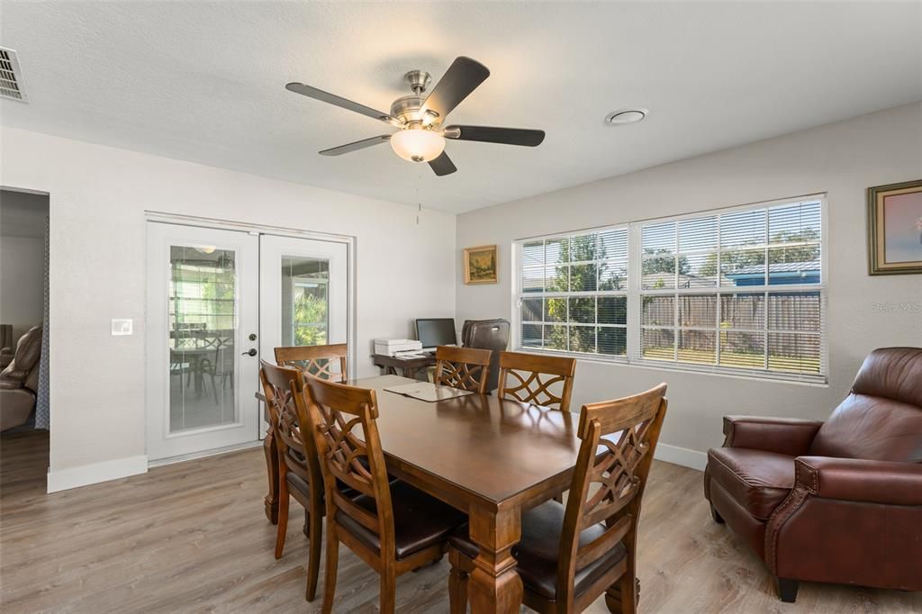 For Sale: $350,000 (2 beds, 2 baths, 1424 Square Feet)