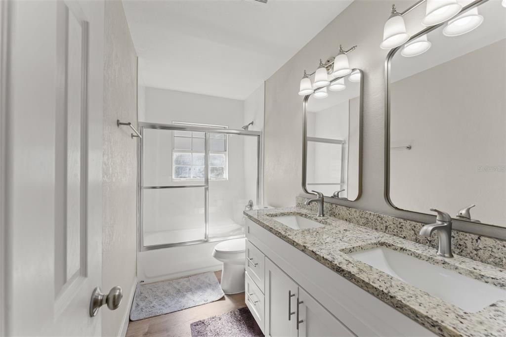 For Sale: $350,000 (2 beds, 2 baths, 1424 Square Feet)