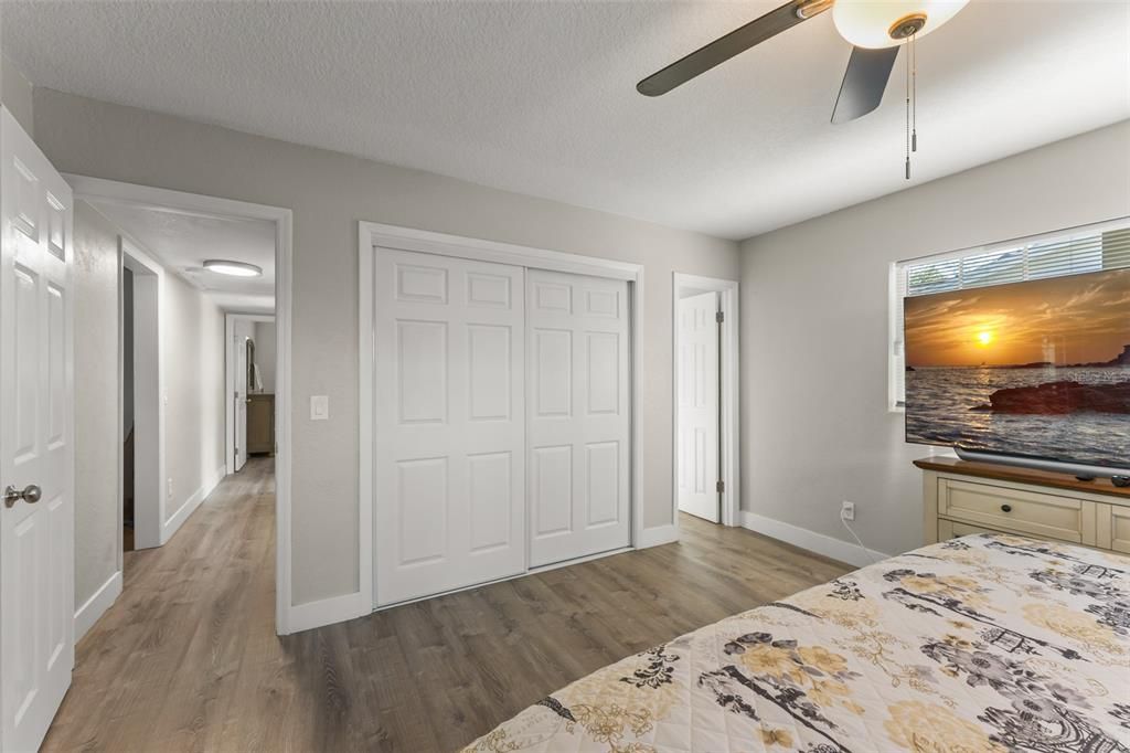 For Sale: $350,000 (2 beds, 2 baths, 1424 Square Feet)