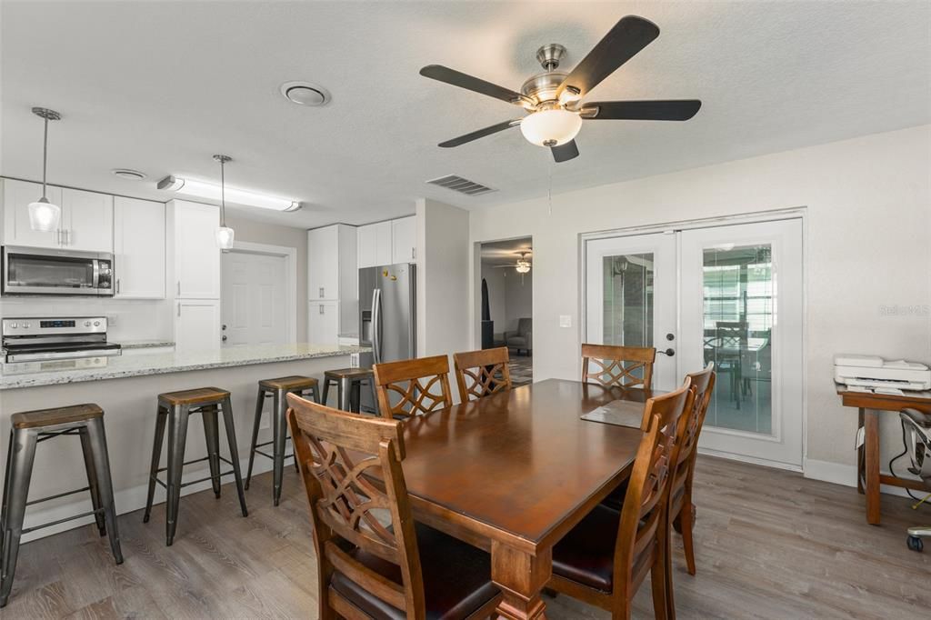 For Sale: $350,000 (2 beds, 2 baths, 1424 Square Feet)