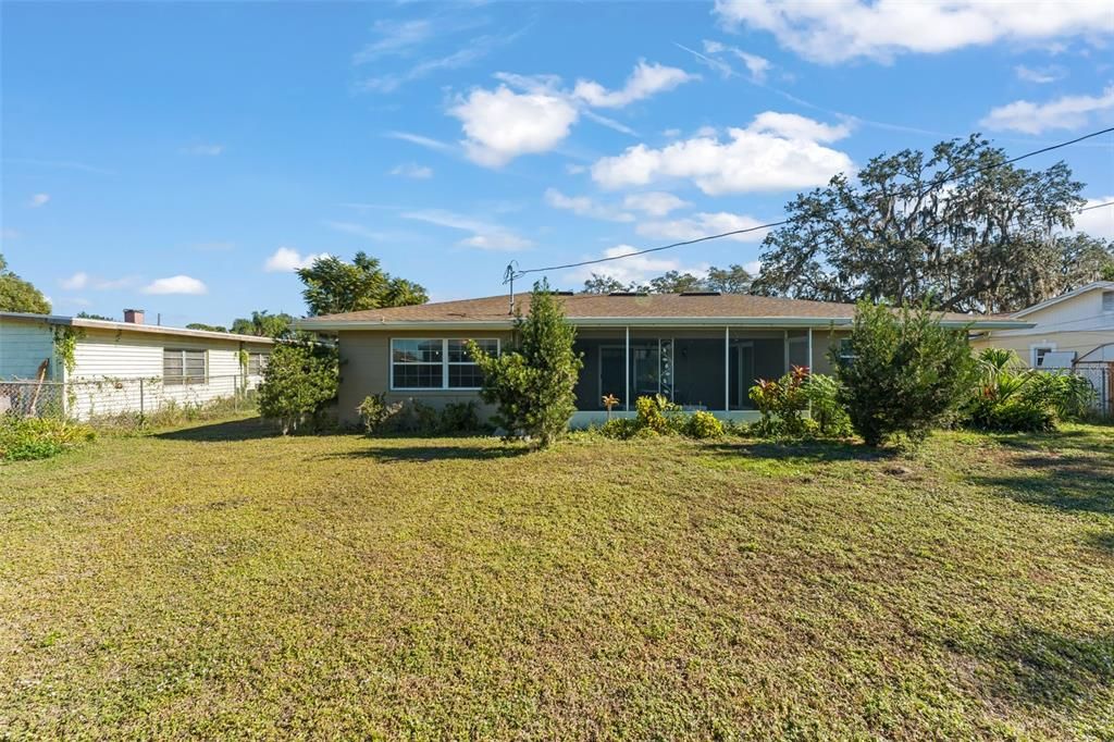 For Sale: $350,000 (2 beds, 2 baths, 1424 Square Feet)