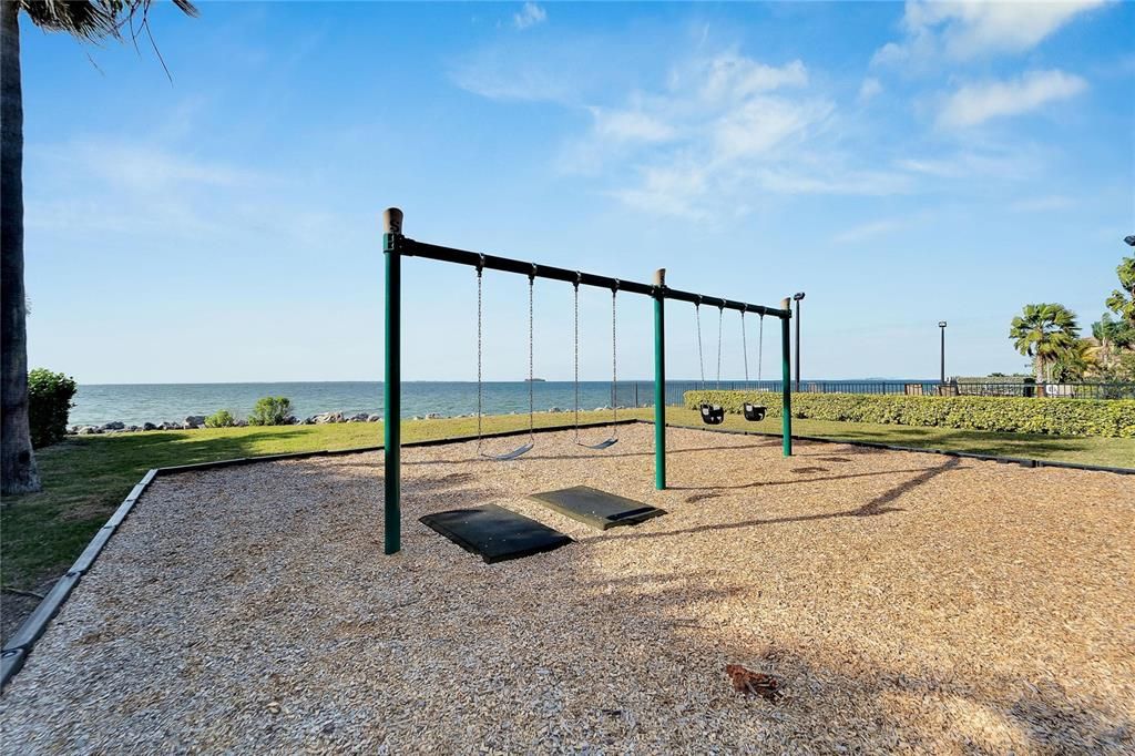 待售: $289,000 (0.30 acres)