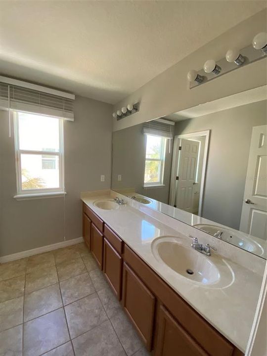 For Sale: $525,000 (3 beds, 2 baths, 1977 Square Feet)