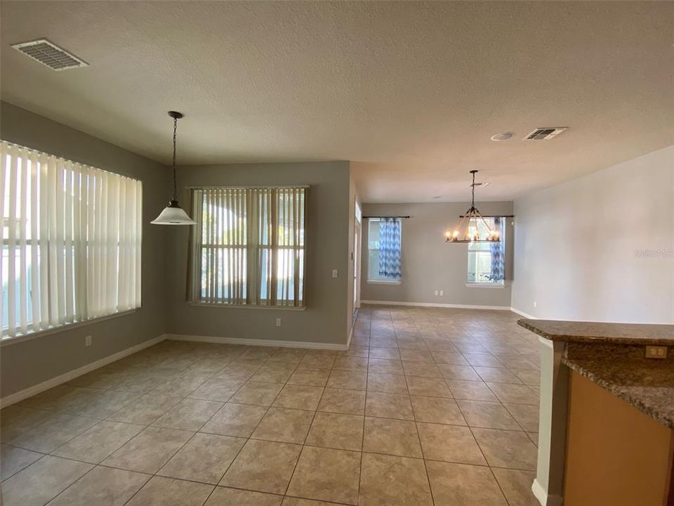 For Sale: $525,000 (3 beds, 2 baths, 1977 Square Feet)