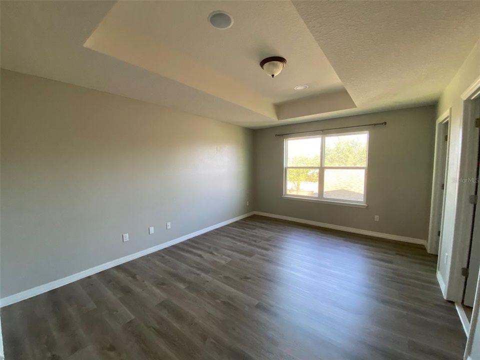 For Sale: $525,000 (3 beds, 2 baths, 1977 Square Feet)