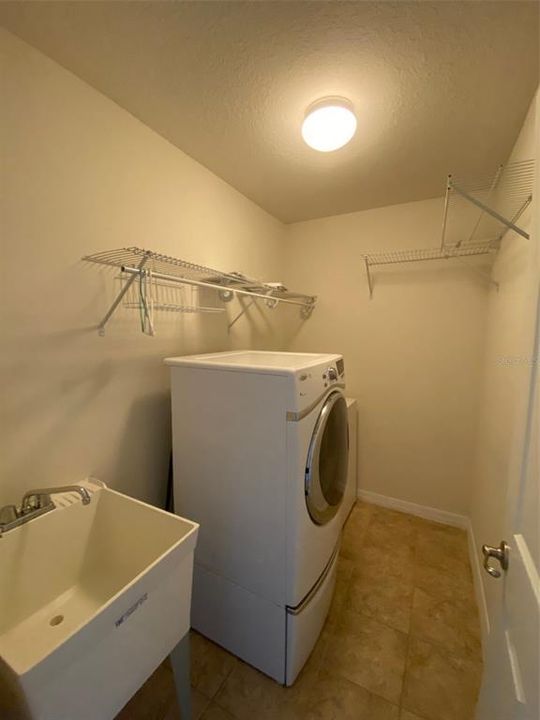 For Sale: $525,000 (3 beds, 2 baths, 1977 Square Feet)