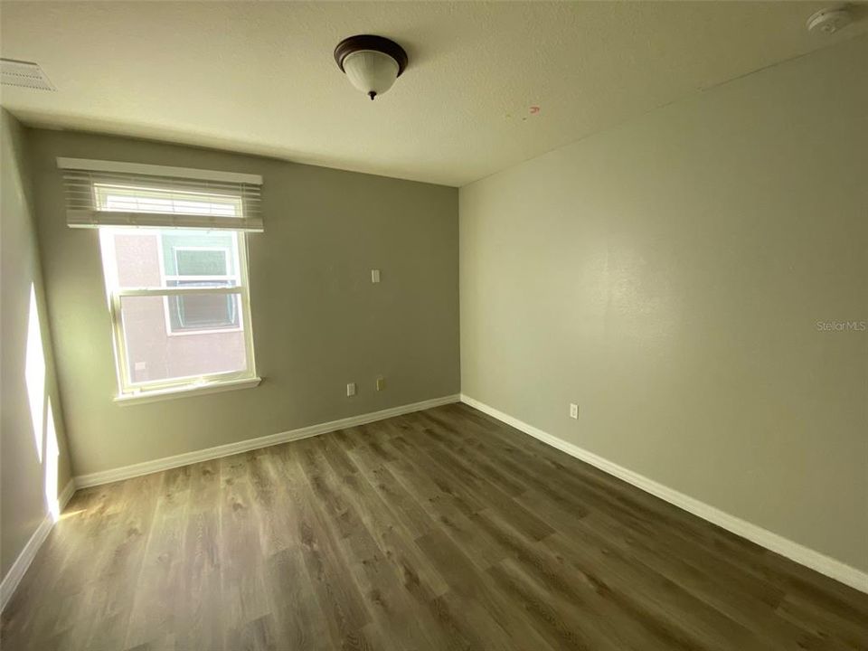 For Sale: $525,000 (3 beds, 2 baths, 1977 Square Feet)