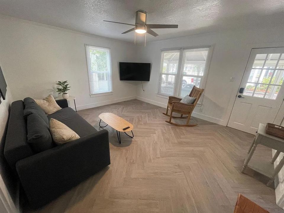 For Sale: $614,900 (2 beds, 1 baths, 748 Square Feet)