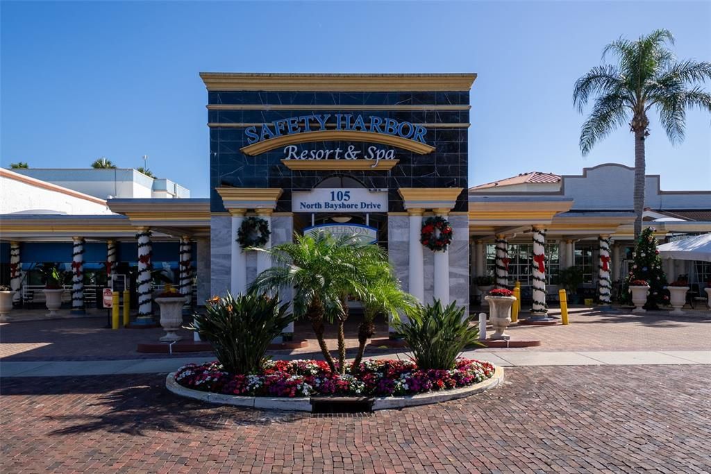 For Sale: $614,900 (2 beds, 1 baths, 748 Square Feet)