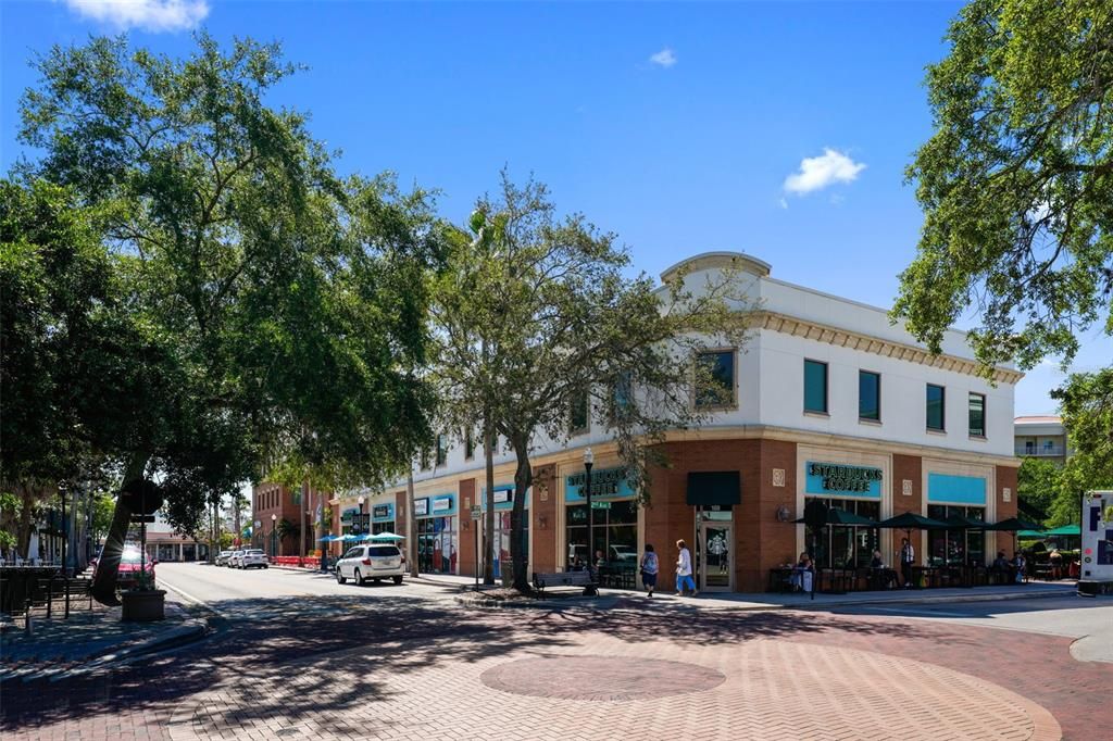 For Sale: $614,900 (2 beds, 1 baths, 748 Square Feet)