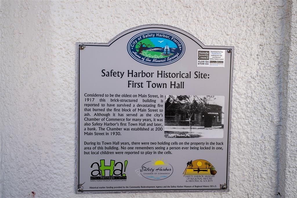 For Sale: $614,900 (2 beds, 1 baths, 748 Square Feet)