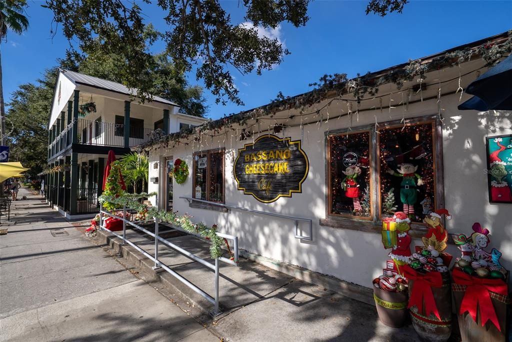 For Sale: $614,900 (2 beds, 1 baths, 748 Square Feet)