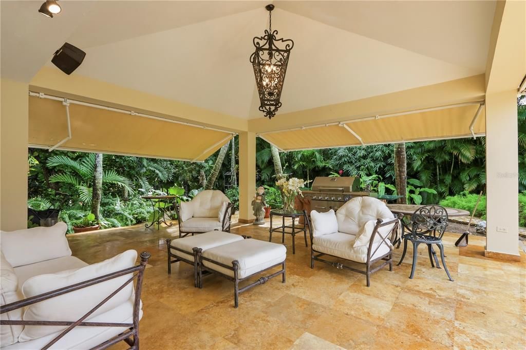 На продажу: $2,200,000 (5 спален, 4 ванн, 5599 Квадратных фут)