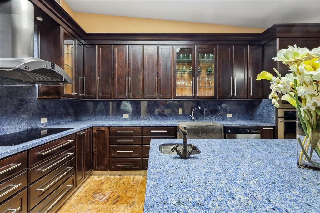 На продажу: $2,200,000 (5 спален, 4 ванн, 5599 Квадратных фут)