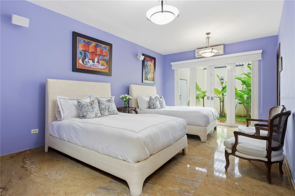 На продажу: $2,200,000 (5 спален, 4 ванн, 5599 Квадратных фут)