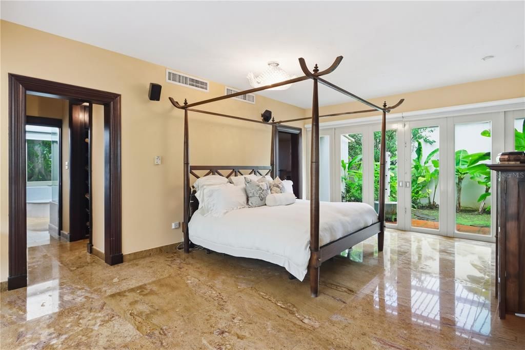 На продажу: $2,200,000 (5 спален, 4 ванн, 5599 Квадратных фут)