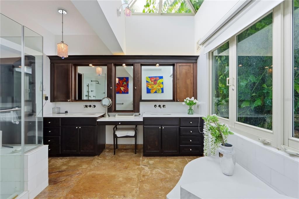 На продажу: $2,200,000 (5 спален, 4 ванн, 5599 Квадратных фут)