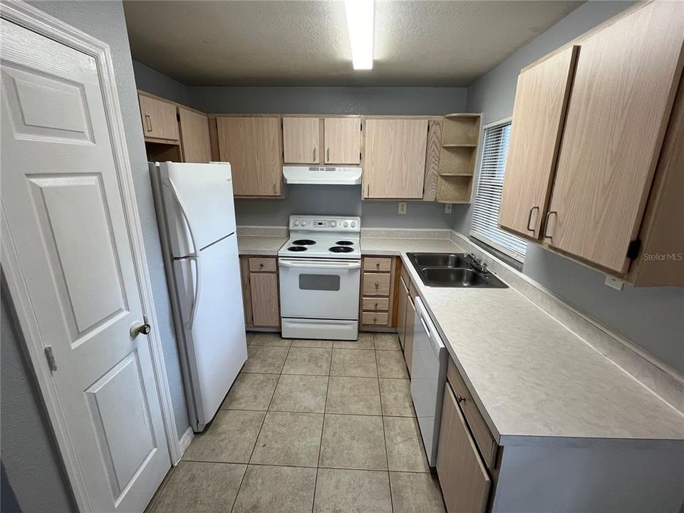 В аренду: $1,680 (3 спален, 2 ванн, 1101 Квадратных фут)