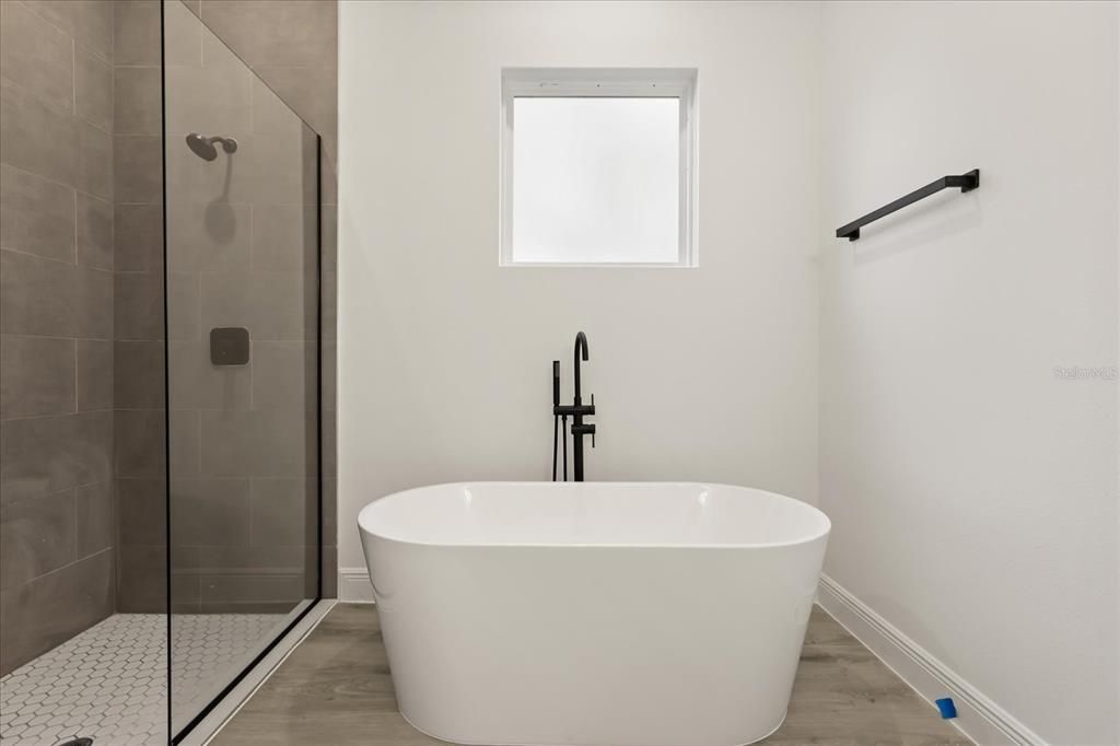 For Sale: $309,000 (4 beds, 3 baths, 1896 Square Feet)