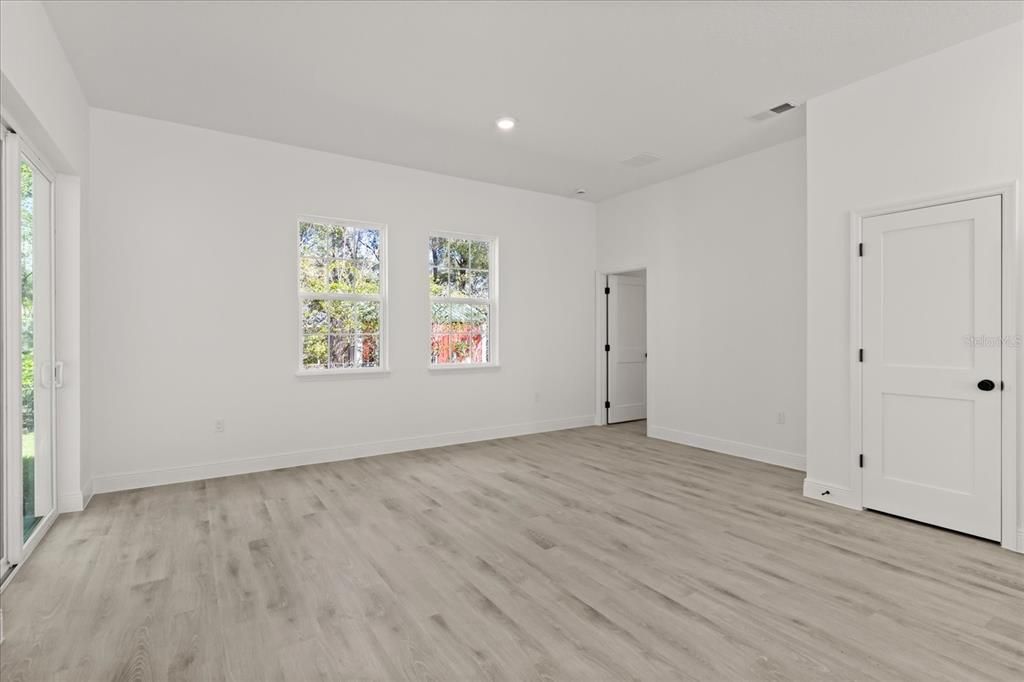 For Sale: $309,000 (4 beds, 3 baths, 1896 Square Feet)