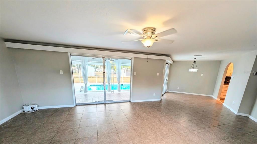 На продажу: $279,000 (2 спален, 2 ванн, 1325 Квадратных фут)