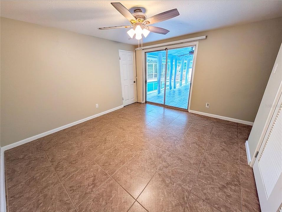 На продажу: $279,000 (2 спален, 2 ванн, 1325 Квадратных фут)