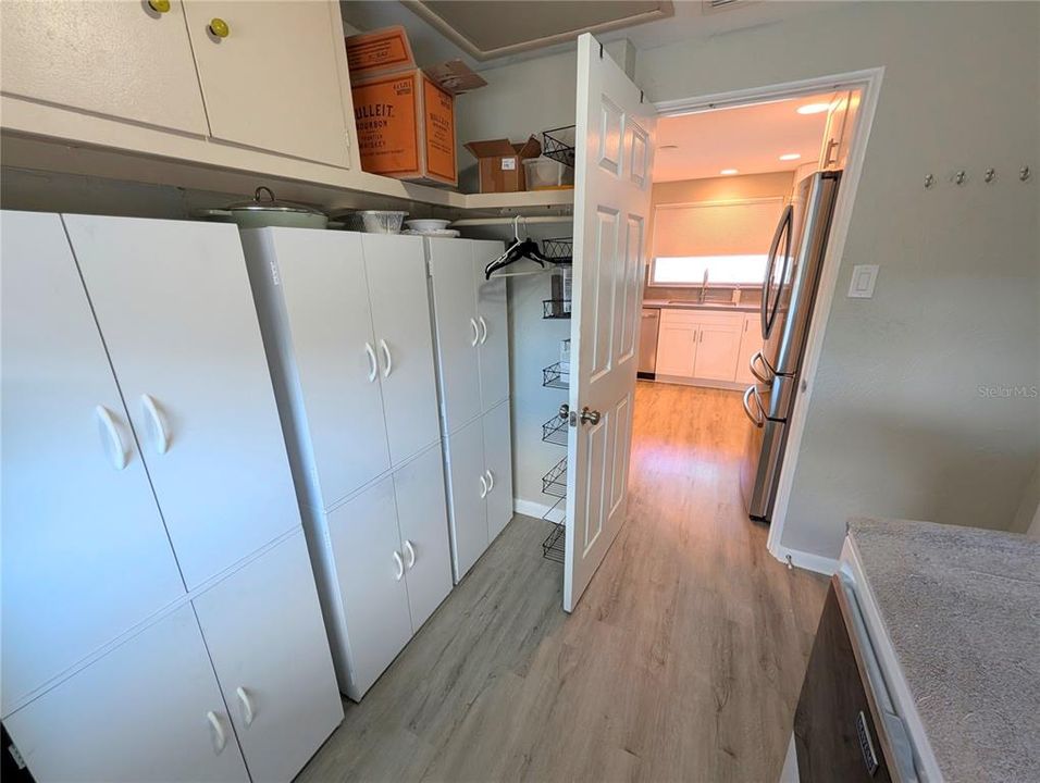 На продажу: $279,000 (2 спален, 2 ванн, 1325 Квадратных фут)