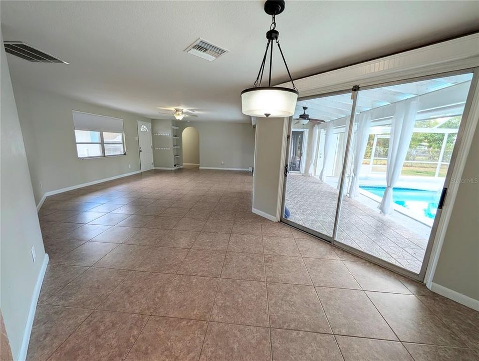 На продажу: $279,000 (2 спален, 2 ванн, 1325 Квадратных фут)