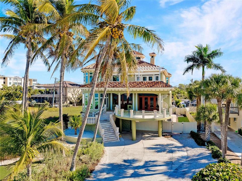 На продажу: $4,500,000 (5 спален, 4 ванн, 5043 Квадратных фут)