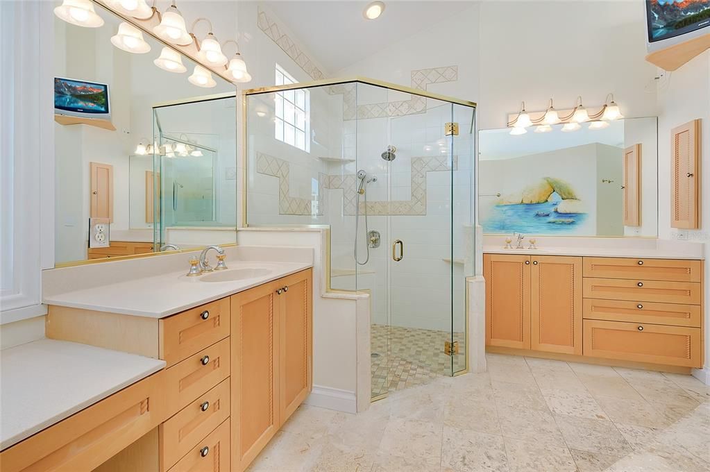 На продажу: $4,500,000 (5 спален, 4 ванн, 5043 Квадратных фут)