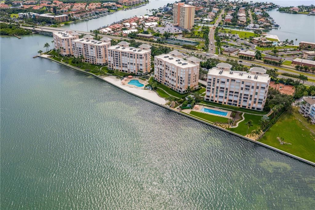 For Sale: $1,295,000 (2 beds, 2 baths, 1822 Square Feet)