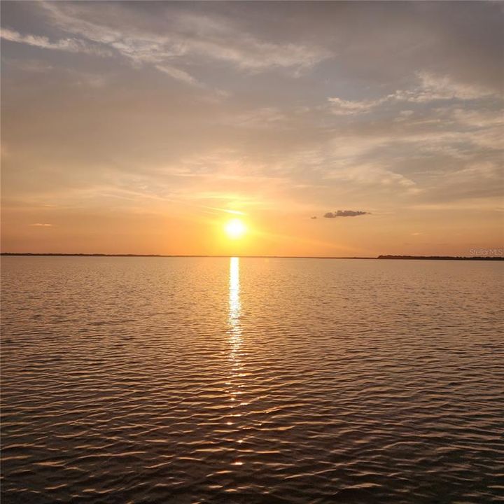 For Sale: $975,000 (3 beds, 2 baths, 1559 Square Feet)