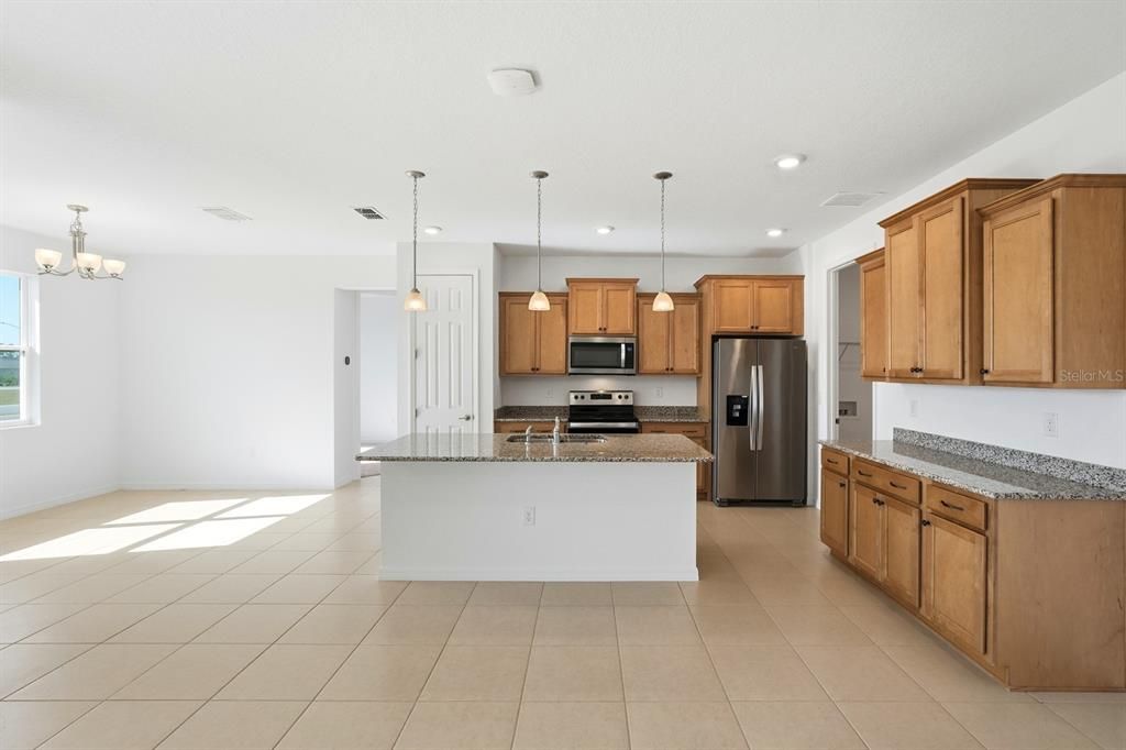 For Sale: $330,000 (2 beds, 2 baths, 1651 Square Feet)