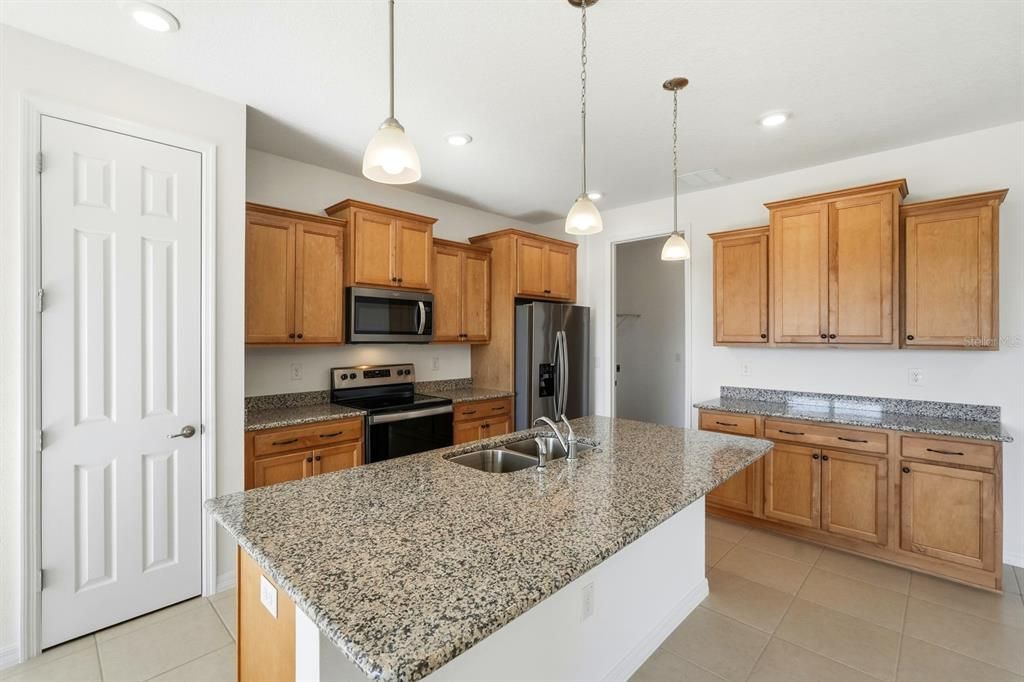 For Sale: $330,000 (2 beds, 2 baths, 1651 Square Feet)