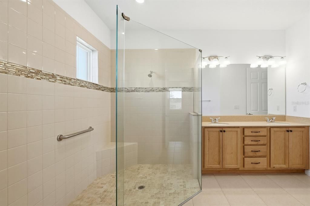 For Sale: $330,000 (2 beds, 2 baths, 1651 Square Feet)