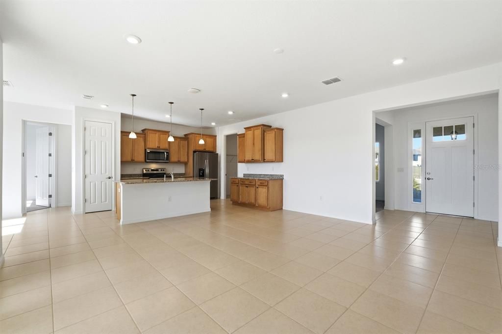 For Sale: $330,000 (2 beds, 2 baths, 1651 Square Feet)