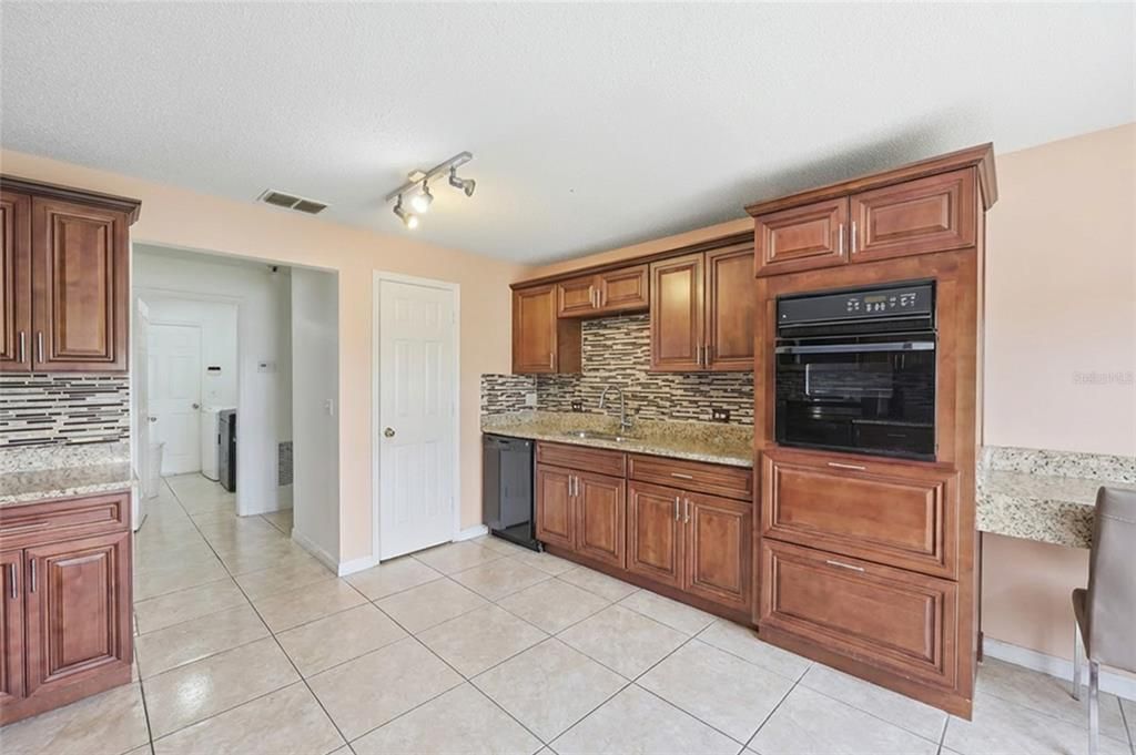 En Venta: $455,900 (5 camas, 2 baños, 2585 Pies cuadrados)