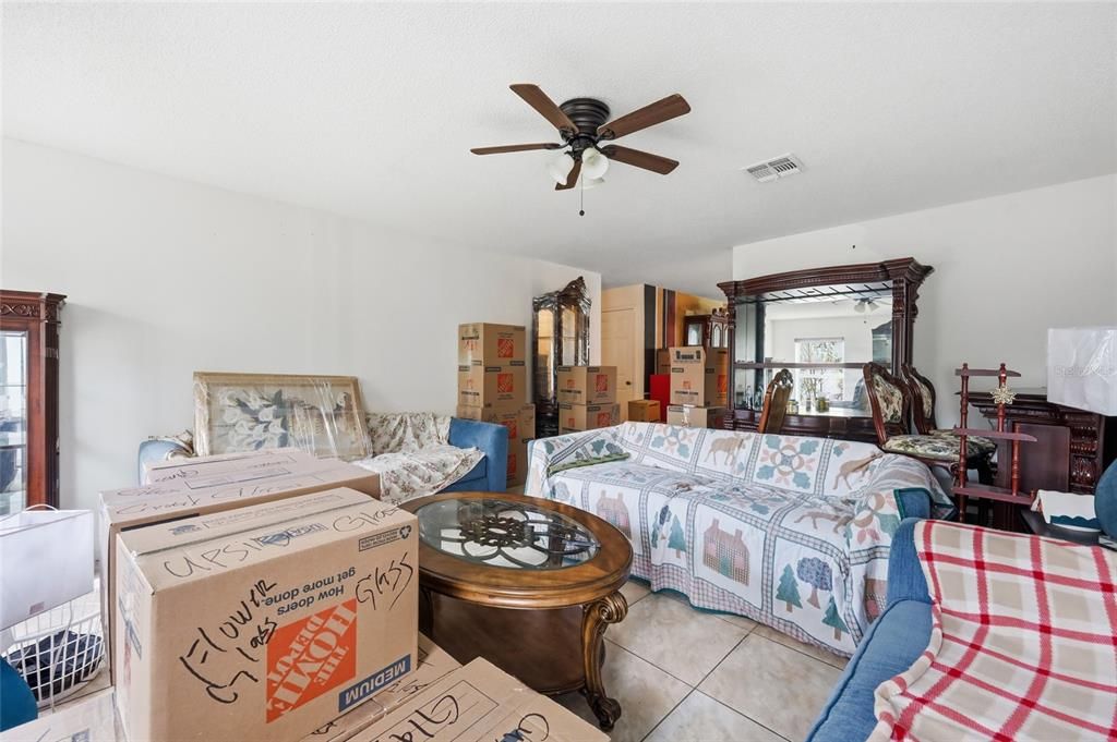 En Venta: $455,900 (5 camas, 2 baños, 2585 Pies cuadrados)