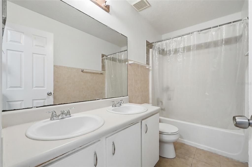 En Venta: $455,900 (5 camas, 2 baños, 2585 Pies cuadrados)