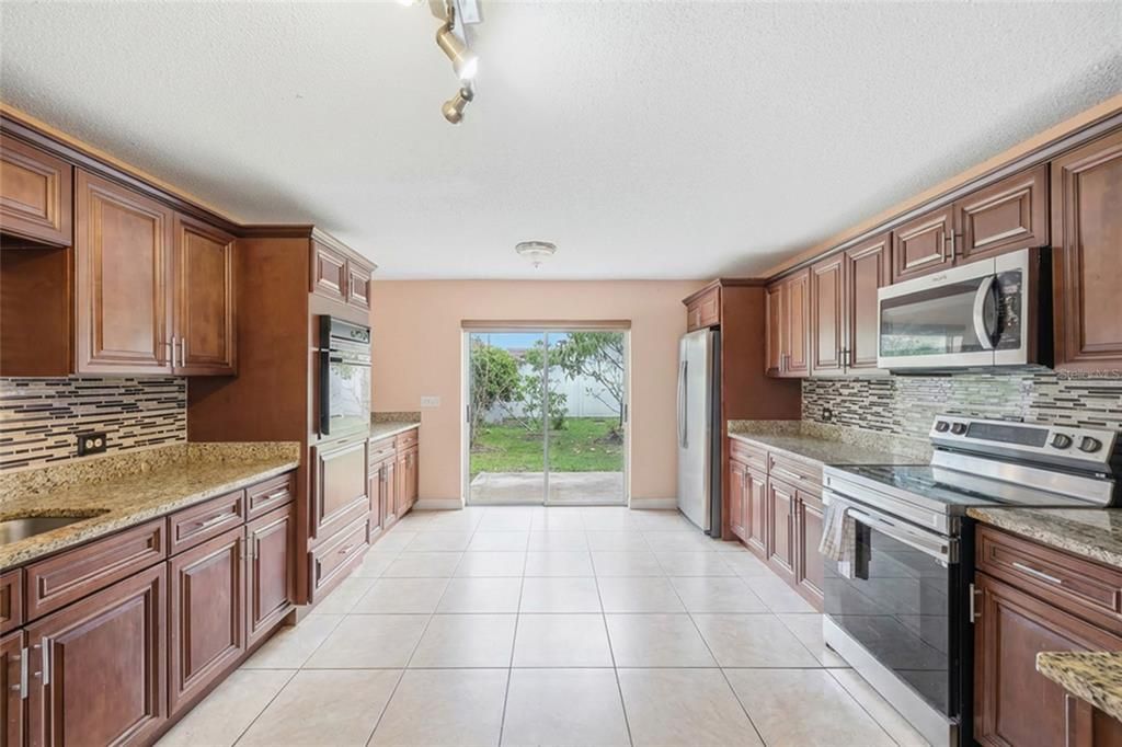 En Venta: $455,900 (5 camas, 2 baños, 2585 Pies cuadrados)